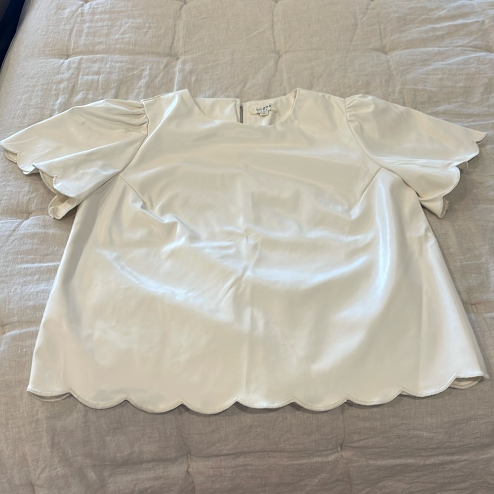 Umgee leather like short sleeve size small